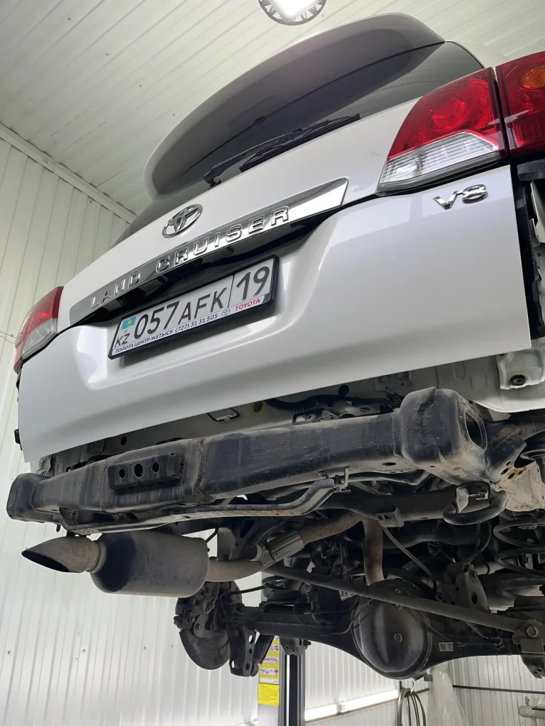 Toyota Land Cruiser Prado 200 (серебристый) — антикоррозийная обработка